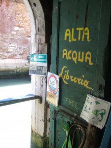 Alta Acqua Libreria fire exit